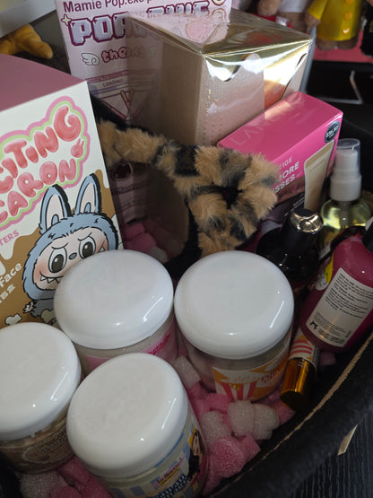 Panier Cadeau Personnalisé – Thème Gourmand (Édition Ultra Limitée) - Mamie Pop Blind Box